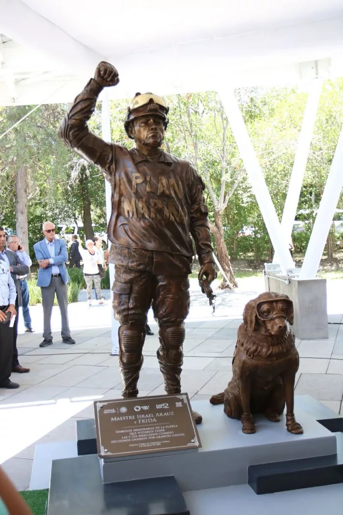 Illustration de l'article : Une statue en hommage à un chien de secours et son maître au Mexique