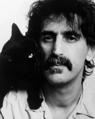 Illustration de l'article : 18 photos de vedettes en compagnie de leurs chats, des portraits chargés d'histoire