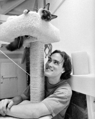 Illustration de l'article : 18 photos de vedettes en compagnie de leurs chats, des portraits chargés d'histoire