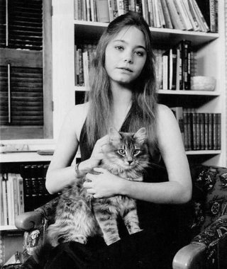 Illustration de l'article : 18 photos de vedettes en compagnie de leurs chats, des portraits chargés d'histoire