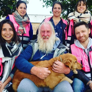 Illustration de l'article : Vivre dans la rue avec son animal de compagnie, c’est relever les défis ensemble, à chaque instant