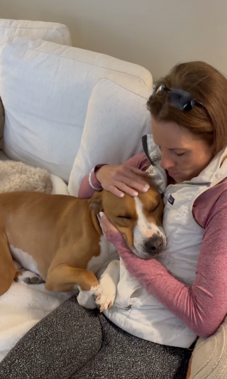 Illustration de l'article : La réaction de ce chien qui retrouve sa mamie humaine a fait fondre des milliers d’internautes (vidéo) 