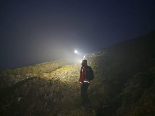 Illustration de l'article : Lors d’une randonnée en montagne, un croisé Dobermann/Malinois de 40 kg refuse d’avancer face au danger et provoque l'intervention des secours