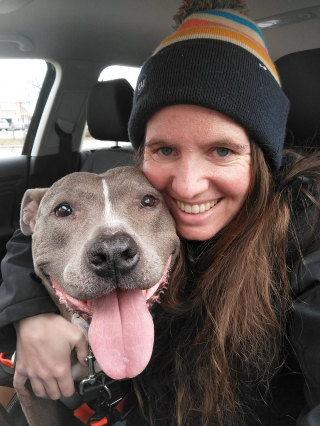 Illustration de l'article : À 9 ans, cette chienne attachante retourne pour la 3eme fois de sa vie au refuge après un énième échec d’adoption, mais continue d'espérer 