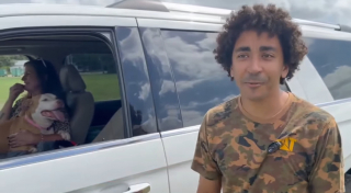 Illustration de l'article : 2 ans après sa disparition, une chienne est retrouvée à 1600 kilomètres de son domicile et son maître parcourt 16 heures de route pour s'offrir des retrouvailles émouvantes