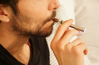 Illustration de l'article : Le vapotage est-il dangereux pour les animaux ?