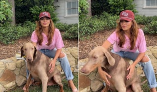 Illustration de l'article : Eva Mendes dévoile les réactions opposées de ses 2 chiens adoptés lorsque les caméras s’invitent dans leur quotidien