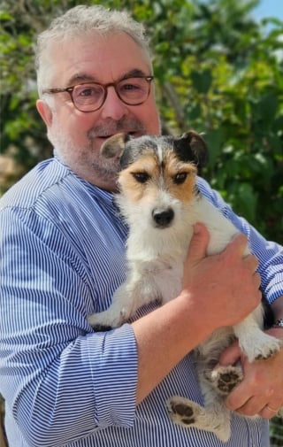 Illustration de l'article : "Tu mérites une médaille", ce chien alerte ses voisins en pleine nuit et sauve 14 vies d’un incendie