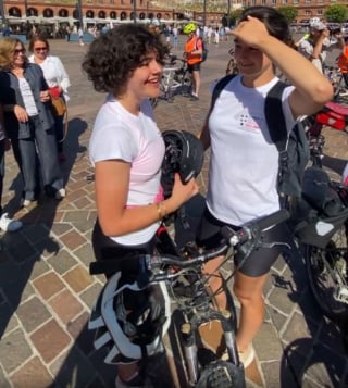 Illustration de l'article : Une jeune femme aveugle pédale 500 km pour les chiens guides et les enfants qui en ont besoin