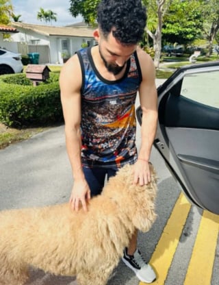 Illustration de l'article : Boulevers&eacute; par l'abandon d'un chien survenu dans son quartier, un Dj se lance &agrave; sa recherche pour lui offrir la vie qu'il m&eacute;rite