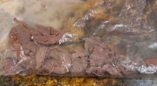 Illustration de l'article : D&eacute;j&agrave; endeuill&eacute;e par la perte de son mari, elle sauve de justesse son Golden Retriever vis&eacute; par un empoisonnement