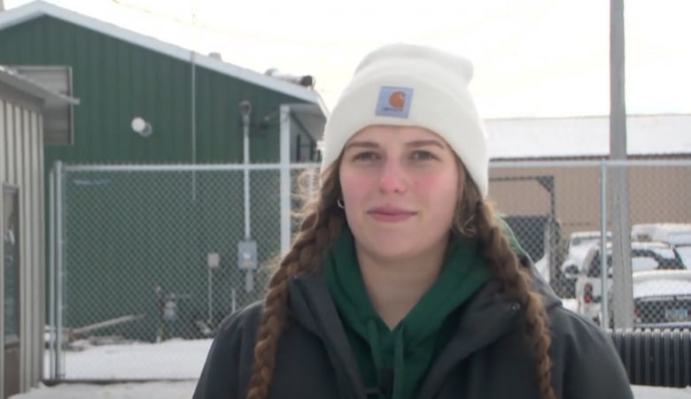 Illustration de l'article : Quand elles n&rsquo;ont pas de match, les joueuses de cette &eacute;quipe de volley-ball offrent leur temps libre aux chiens d&rsquo;un refuge