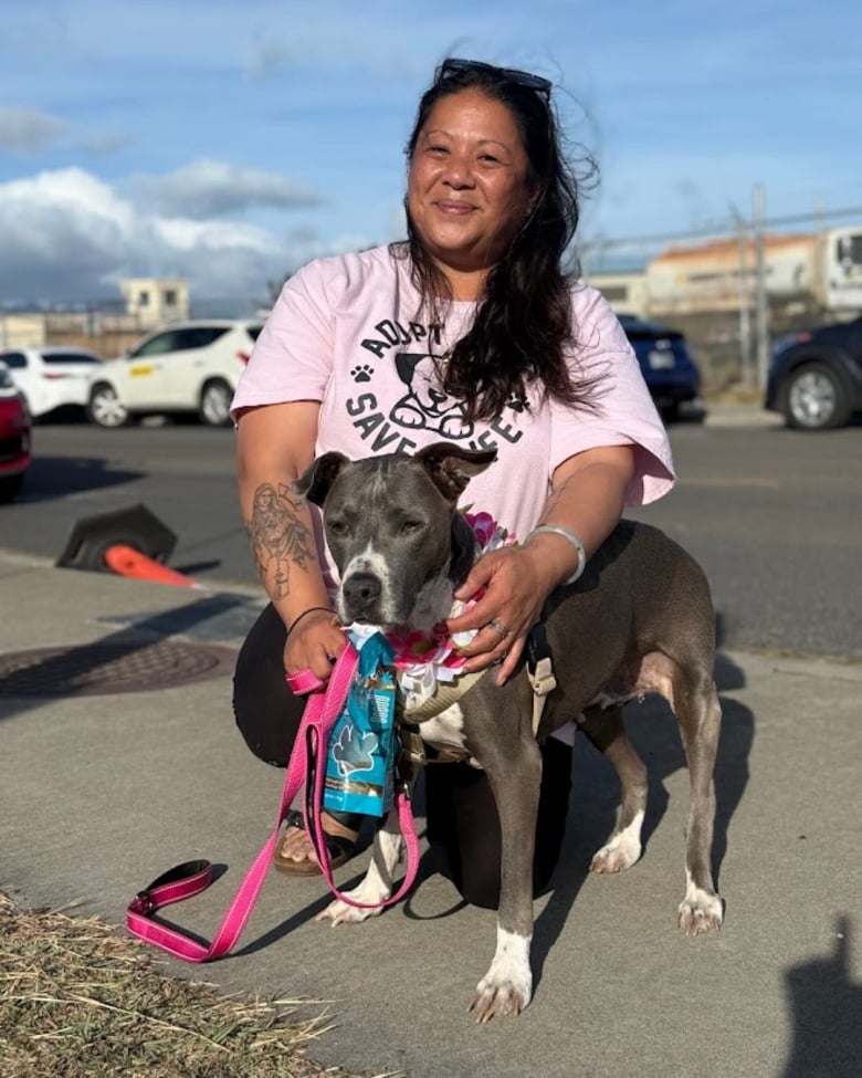 Illustration de l'article : Cette femme adopte une chienne atteinte d'une maladie incurable et qui a passé plus de 790 jours dans un refuge