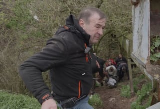 Illustration de l'article : 10 jours après avoir sauvé une femelle Patou de l’errance, un refuge découvre avec émotion la raison de son comportement très étrange (vidéo)