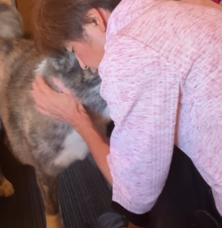 Illustration de l'article : Cet homme sauvé par son chien alors qu’il tentait de mettre fin à ses jours vend sa Ferrari pour ouvrir un refuge