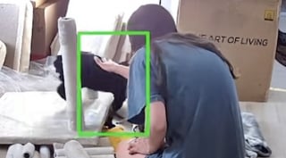 Illustration de l'article : Ce chat découvre le griffoir pour la première fois et c’est la révélation pour lui (vidéo)