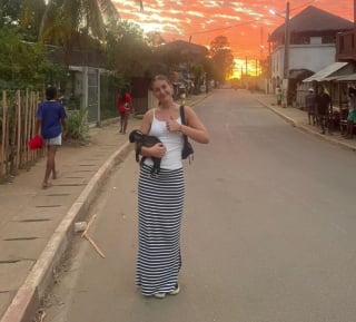 Illustration de l'article : À peine diplômée, cette jeune femme s’envole à 9 000 km de chez elle pour mener un projet destiné à sauver des chiens errants