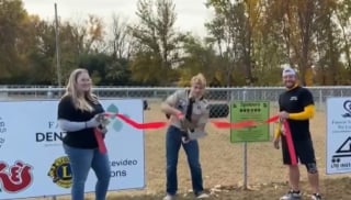 Illustration de l'article : Lassés de voir les chiens de sa ville privés de liberté, un jeune scout de 17 ans construit seul un parc pour les aider à s'épanouir