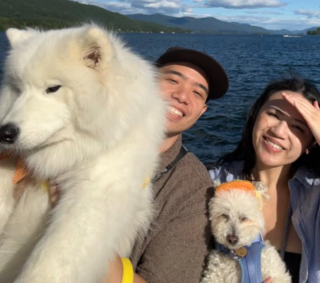 Illustration de l'article : Il a passé 10 ans enfermé dans un sous-sol, aujourd’hui ce chien de 14 ans vit une vie pleine de bonheur (vidéo)