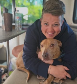 Illustration de l'article : La famille d'un chien disparu dans la nature place ses ultimes espoirs entre les mains d'un opérateur de drone expérimenté et déterminé