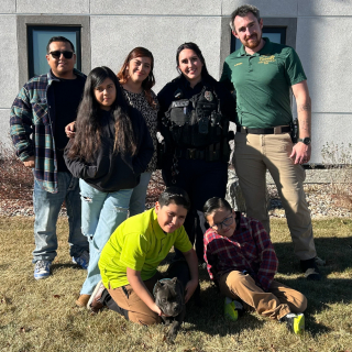 Illustration de l'article : Apr&egrave;s l'enl&egrave;vement d'un chiot American Bully, une piste floue sur des images de vid&eacute;osurveillance relancent l'espoir au sein de la famille