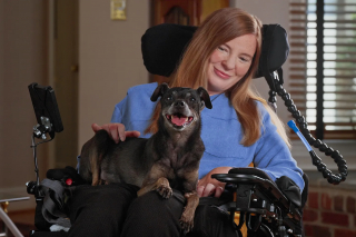 Illustration de l'article : Atteinte d&rsquo;une maladie grave, elle participe &agrave; un concours afin de pouvoir &agrave; nouveau promener son chien (vid&eacute;o)