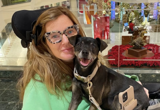 Illustration de l'article : Atteinte d&rsquo;une maladie grave, elle participe &agrave; un concours afin de pouvoir &agrave; nouveau promener son chien (vid&eacute;o)