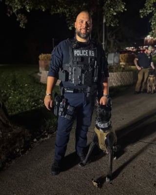 Illustration de l'article : Il pensait adopter un simple chiot, ce policier a trouvé un véritable partenaire de mission