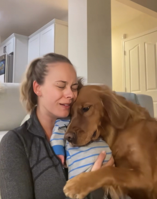 Illustration de l'article : Ce chien a une réaction presque humaine en entendant le bébé de sa propriétaire pleurer (vidéo) 