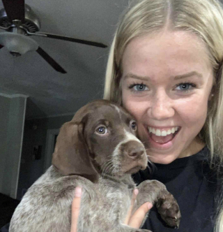 Illustration de l'article : « Faire cohabiter la peine et la joie », cette propriétaire rencontre le frère de son défunt chien durant son deuil et apprend à voir la vie autrement (vidéo)