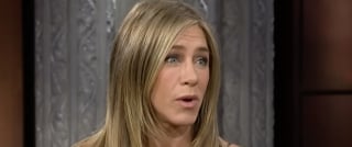 Illustration de l'article : L’actrice Jennifer Aniston revient avec émotion sur l’adoption de son chien Norman, rencontré sur le tournage de la série Friends 