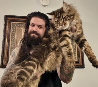 Illustration de l'article : 20 animaux de compagnie et leurs propriétaires qui se ressemblent comme 2 gouttes d’eau