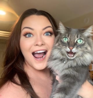 Illustration de l'article : 20 animaux de compagnie et leurs propriétaires qui se ressemblent comme 2 gouttes d’eau