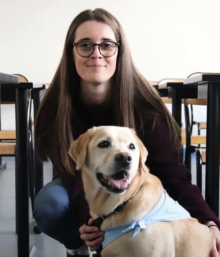 Illustration de l'article : L'université d'Orléans autorise exceptionnellement la présence de chiens en classe et découvre leur pouvoir apaisant sur le stress des étudiants