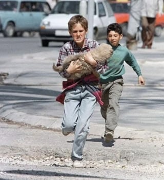 Illustration de l'article : 14 photos qui montrent que la force du lien entre humain et chien ne date pas d&rsquo;hier