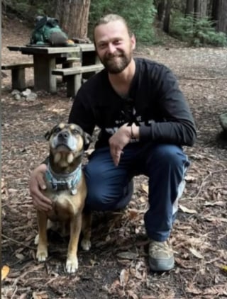 Illustration de l'article : S&eacute;par&eacute; de son ma&icirc;tre &eacute;vacu&eacute; en h&eacute;licopt&egrave;re &agrave; cause d'un accident en randonn&eacute;e, un chien le retrouve 6 jours apr&egrave;s