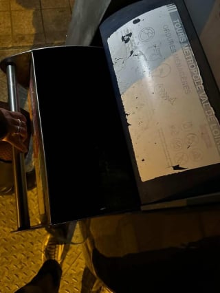 Illustration de l'article : Un jeune chat jet&eacute; vivant dans une poubelle &agrave; Tours sauv&eacute; in extremis par des passants et les pompiers