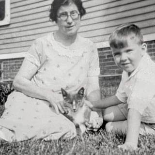 Illustration de l'article : 18 photos anciennes qui prouvent que notre amour des chats traverse le temps