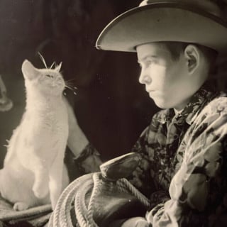 Illustration de l'article : 18 photos anciennes qui prouvent que notre amour des chats traverse le temps