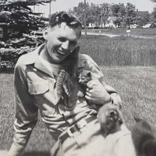 Illustration de l'article : 18 photos anciennes qui prouvent que notre amour des chats traverse le temps