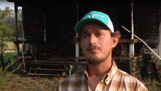 Illustration de l'article : Endormi pendant l’incendie, cet homme doit son salut aux aboiements insistants de sa chienne