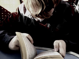 Illustration de l'article : Rentrée scolaire : les chiens de lecture offrent une écoute sans jugement aux enfants en difficulté