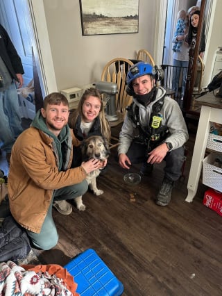 Illustration de l'article : Ils cherchent leur chienne depuis 3 jours et la retrouvent au fond d&rsquo;un puits sous leur maison dont ils ignoraient l&rsquo;existence