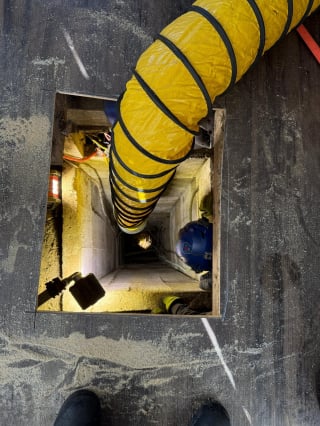 Illustration de l'article : Ils cherchent leur chienne depuis 3 jours et la retrouvent au fond d&rsquo;un puits sous leur maison dont ils ignoraient l&rsquo;existence