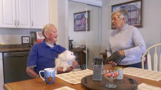 Illustration de l'article : Un s&eacute;nior chute dans la neige sans parvenir &agrave; se relever, la chienne des voisins comprend qu&rsquo;il se passe quelque chose et donne l'alerte