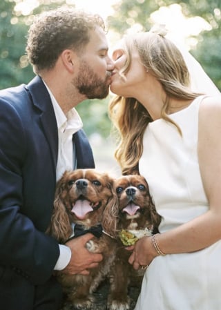 Illustration de l'article : « Quand peuvent-ils se rencontrer ? », 2 propriétaires de Cavalier King Charles se rapprochent grâce à leurs toutous et finissent par tomber amoureux (vidéo)