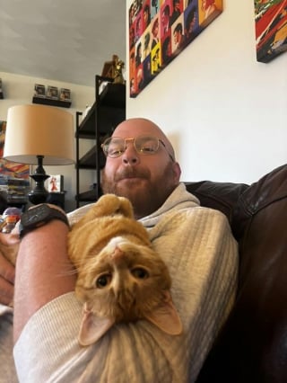 Illustration de l'article : 10 photos de chats roux assortis à leur adoptant