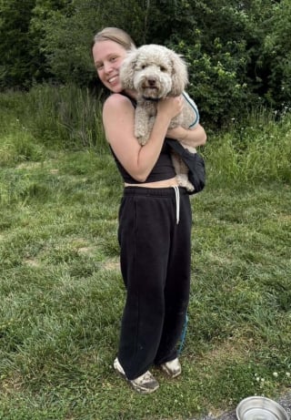 Illustration de l'article : Disparu apr&egrave;s avoir fui un accident ce chien coinc&eacute; par sa laisse dans les bois est sauv&eacute; par 2 cyclistes