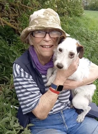 Illustration de l'article : Un chien retrouve vivante sa soeur perdue qui avait été ensevelie dans un terrier de lapin