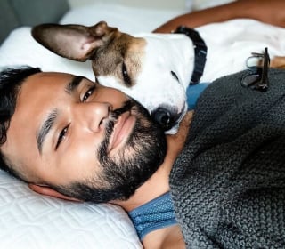 Illustration de l'article : 12 photos touchantes d’hommes et de leurs chiens qui respirent la complicité
